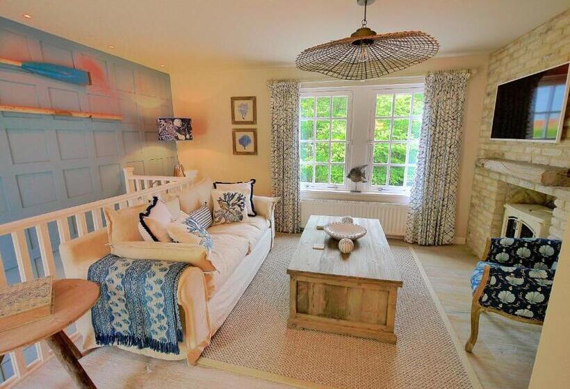 The Wee Blue House, East Neuk