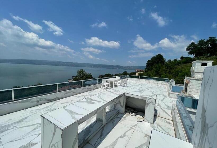 Whi̇te Rose Vi̇lla Jakuzili Ve Isıtma Havuzlu