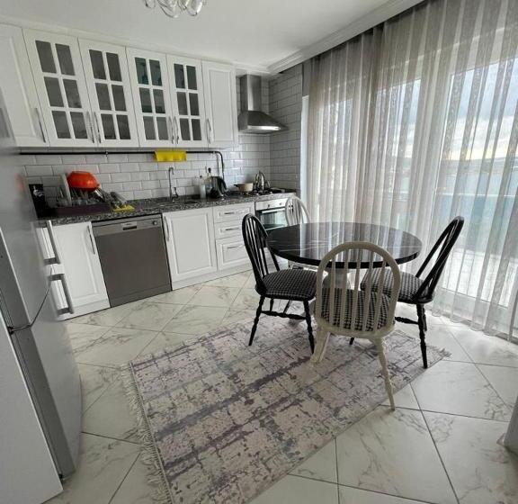 Whi̇te Rose Vi̇lla Jakuzili Ve Isıtma Havuzlu