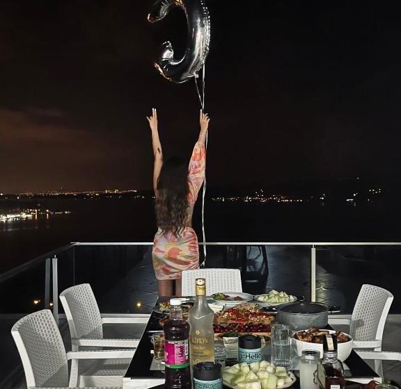 Whi̇te Rose Vi̇lla Jakuzili Ve Isıtma Havuzlu