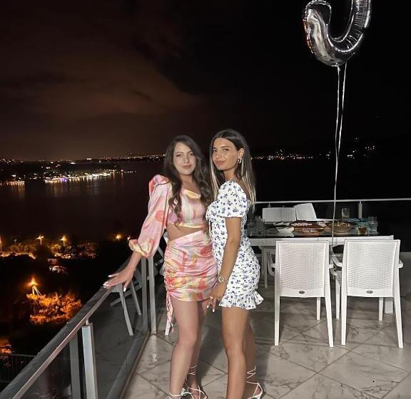 Whi̇te Rose Vi̇lla Jakuzili Ve Isıtma Havuzlu