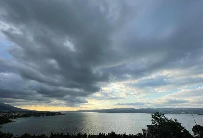 Whi̇te Rose Vi̇lla Jakuzili Ve Isıtma Havuzlu