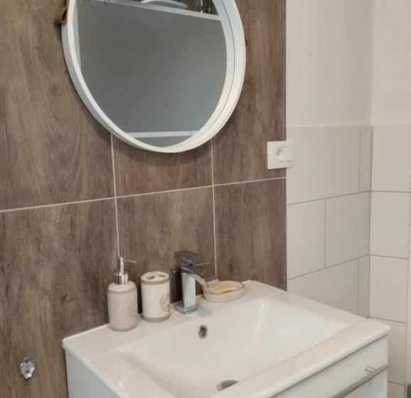 Apartma Salvia Guest House