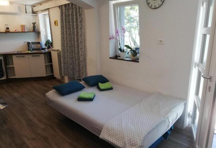 Apartma Salvia Guest House