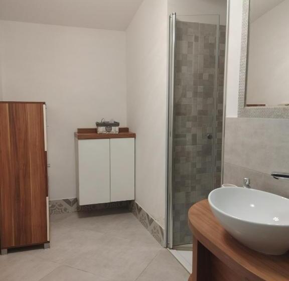 Apartma Salvia Guest House