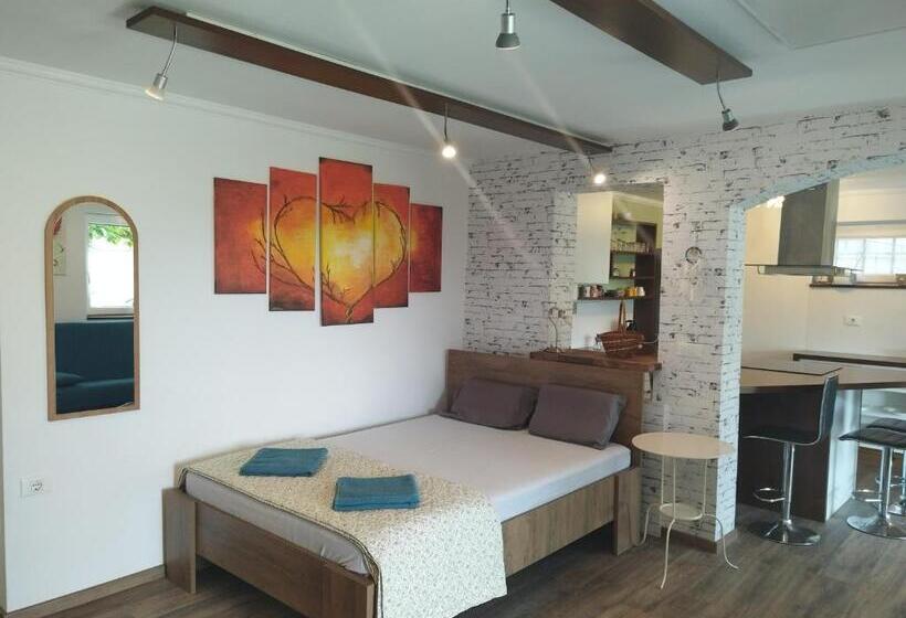 Apartma Salvia Guest House