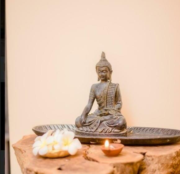 ベッドアンドブレックファースト Blooming Polhena