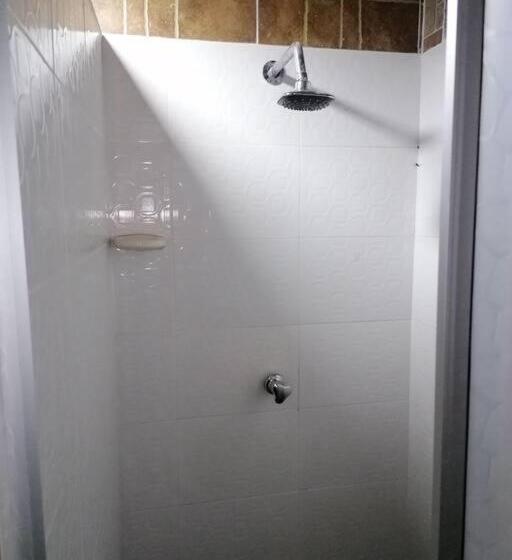 Bienvenido A Tu Segundo Hogar A Dos Cuadras Del Centro Recreaciónal Lagos Club Comfatolima