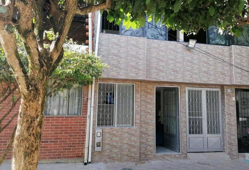 Bienvenido A Tu Segundo Hogar A Dos Cuadras Del Centro Recreaciónal Lagos Club Comfatolima