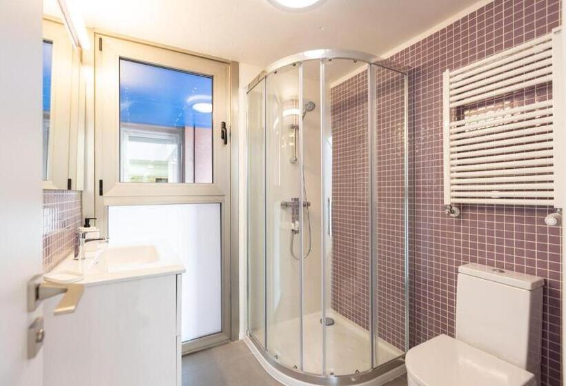 Preciosa Casa Con Piscina Y Bosque Privados En Sigüeiro, Santiago De Compostela