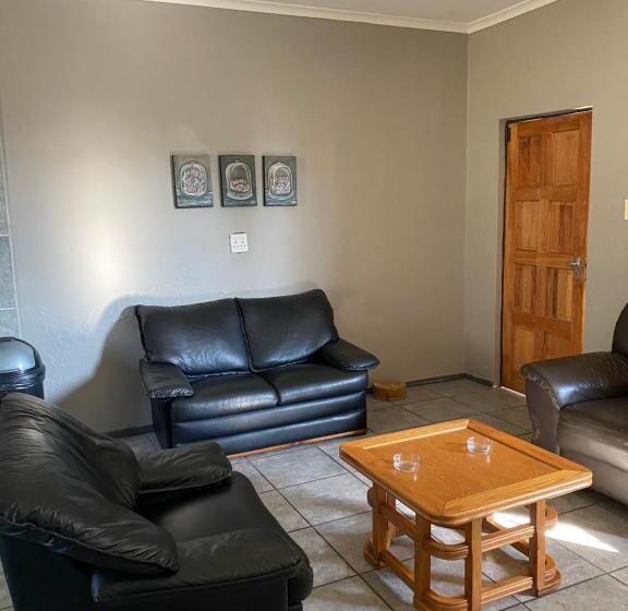 Hekpoort Rorymi Guest Farm