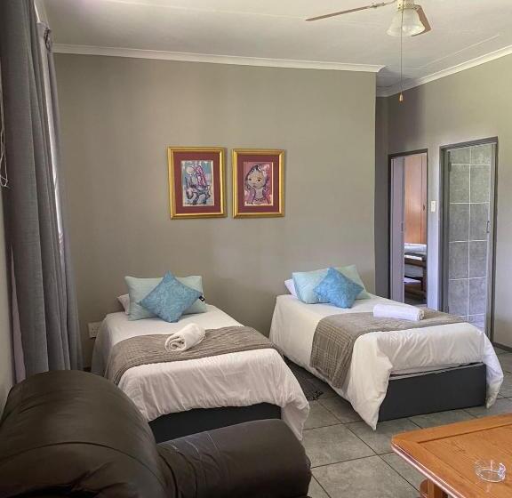 Hekpoort Rorymi Guest Farm