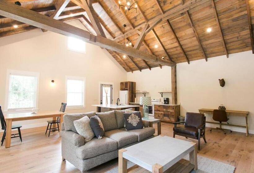 فندق Farmhouse Suites By Amish Country Lodging