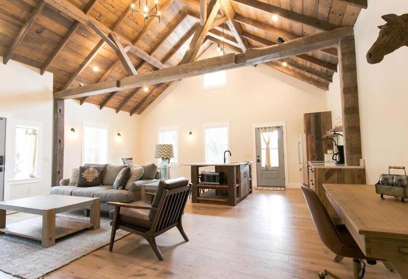 فندق Farmhouse Suites By Amish Country Lodging