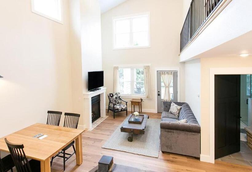 فندق Farmhouse Suites By Amish Country Lodging