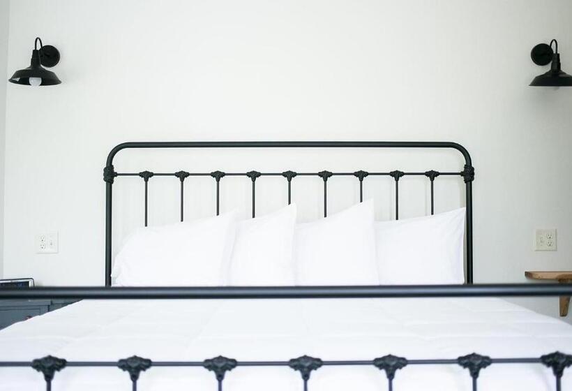 فندق Farmhouse Suites By Amish Country Lodging