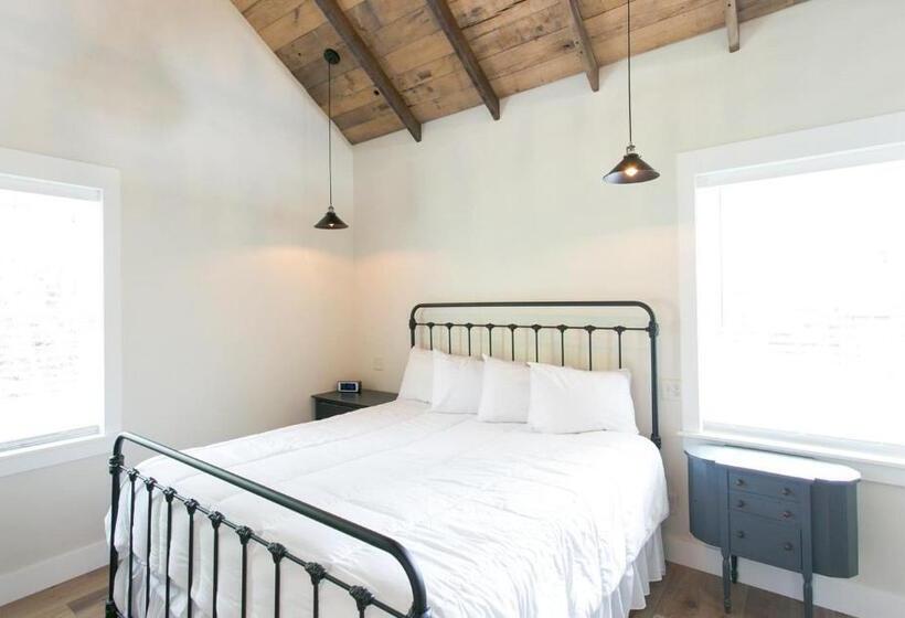 فندق Farmhouse Suites By Amish Country Lodging