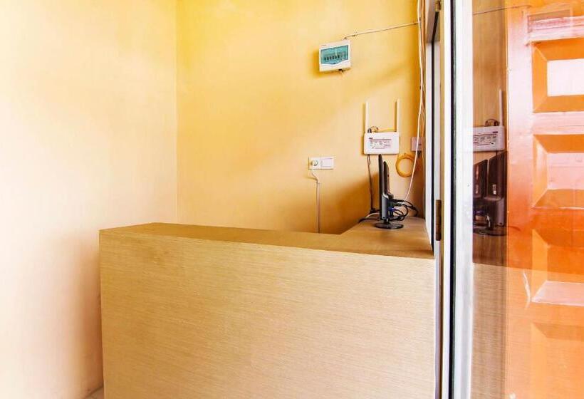 בית מלון כפרי Oyo 90900 Pagi Sore Residence