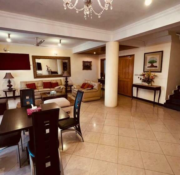 Reina Boutique Hotel   Murree