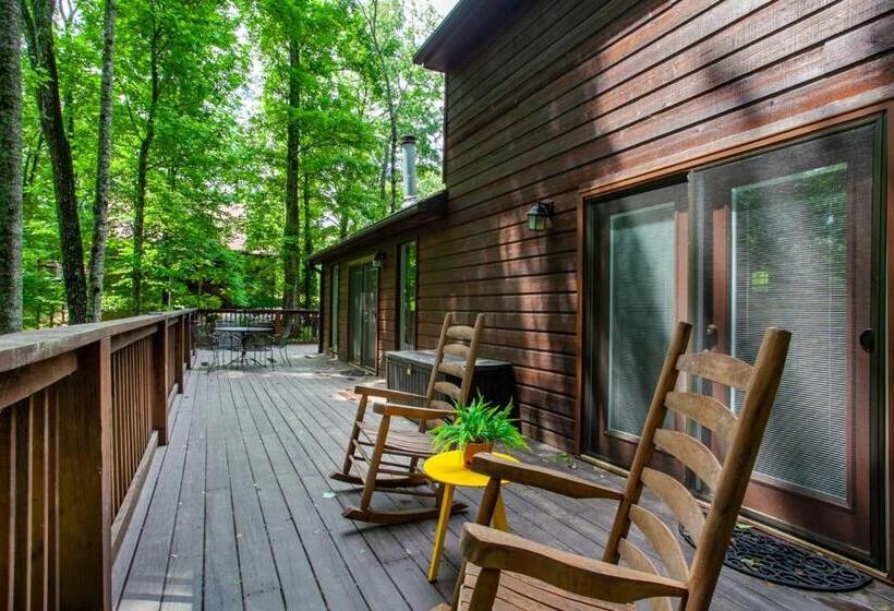 Little Cub Cottage   Mtn Views & Community Pools