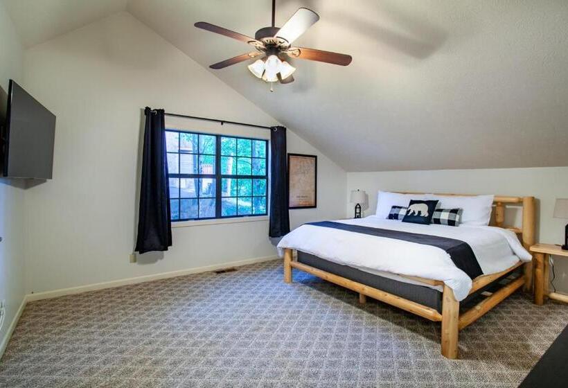 Little Cub Cottage   Mtn Views & Community Pools