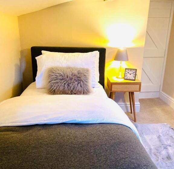 Peep O Day Stylish 4bedroom Cottage With Dale View