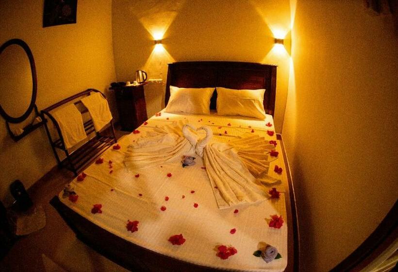 Pensió Cool Positive River Side