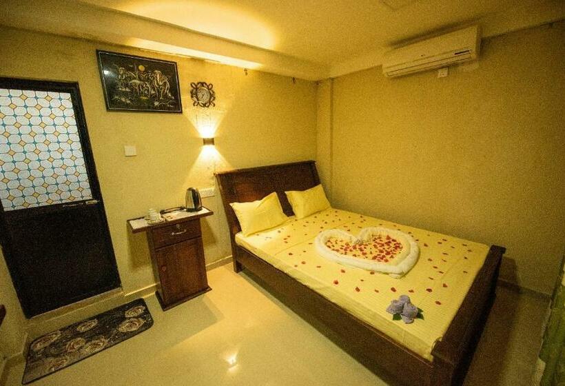 Pensió Cool Positive River Side