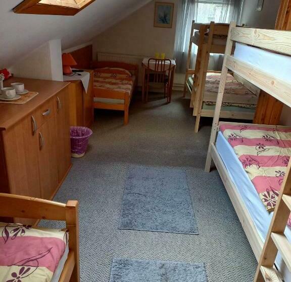 ペンション Restaurace A Penzion Mája