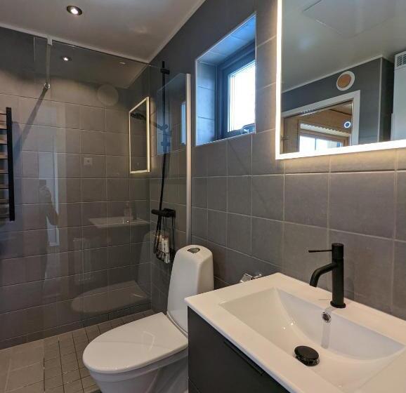 Poolorama Lodge   With Magnificent Mountain View