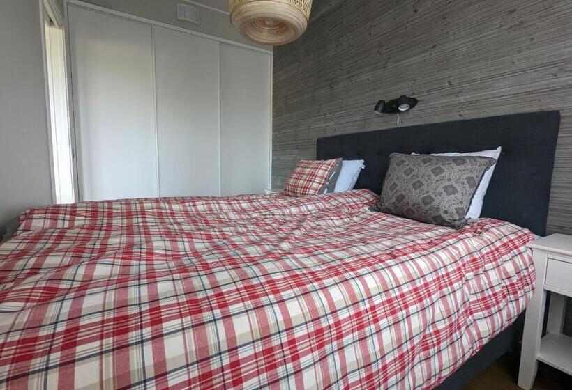 Poolorama Lodge   With Magnificent Mountain View