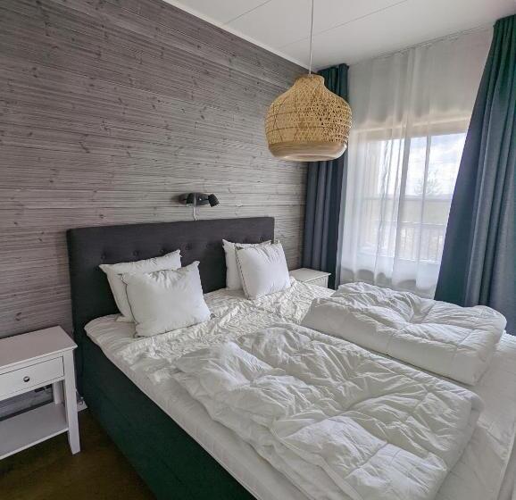 Poolorama Lodge   With Magnificent Mountain View