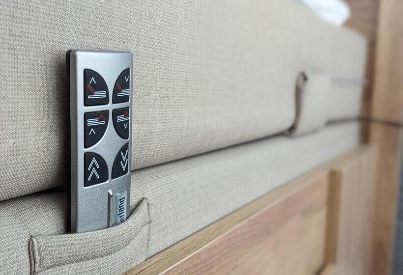 Poolorama Lodge   With Magnificent Mountain View