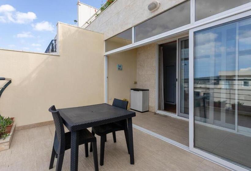 Sea View Apartment In St Paul S Bay