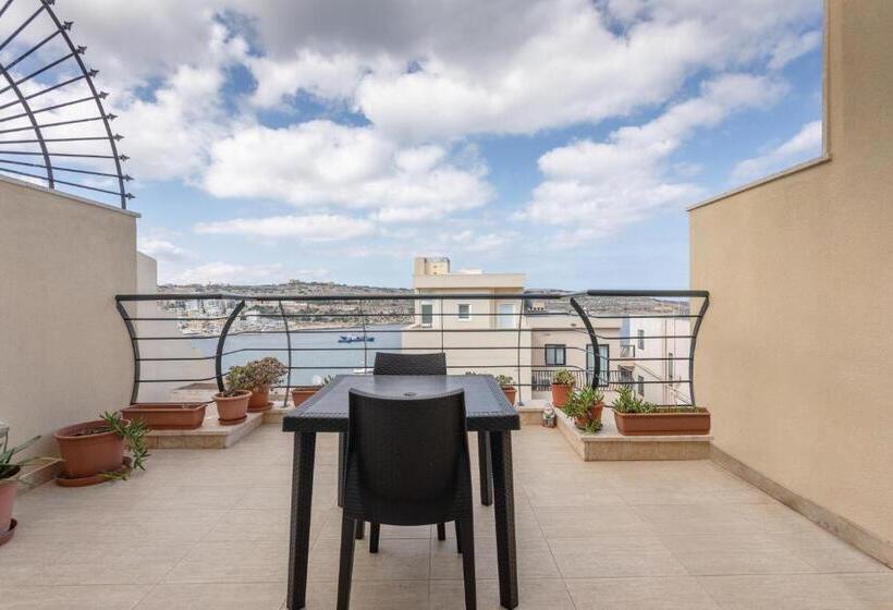 Sea View Apartment In St Paul S Bay