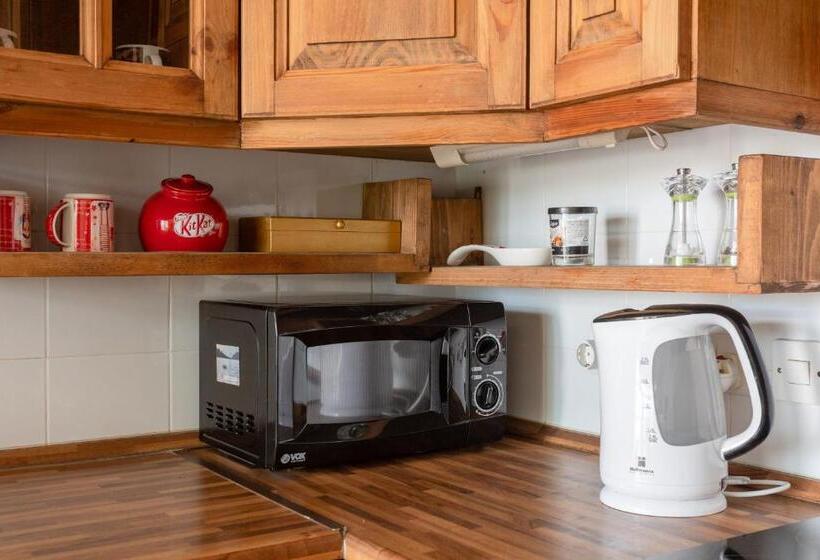 Sea View Apartment In St Paul S Bay