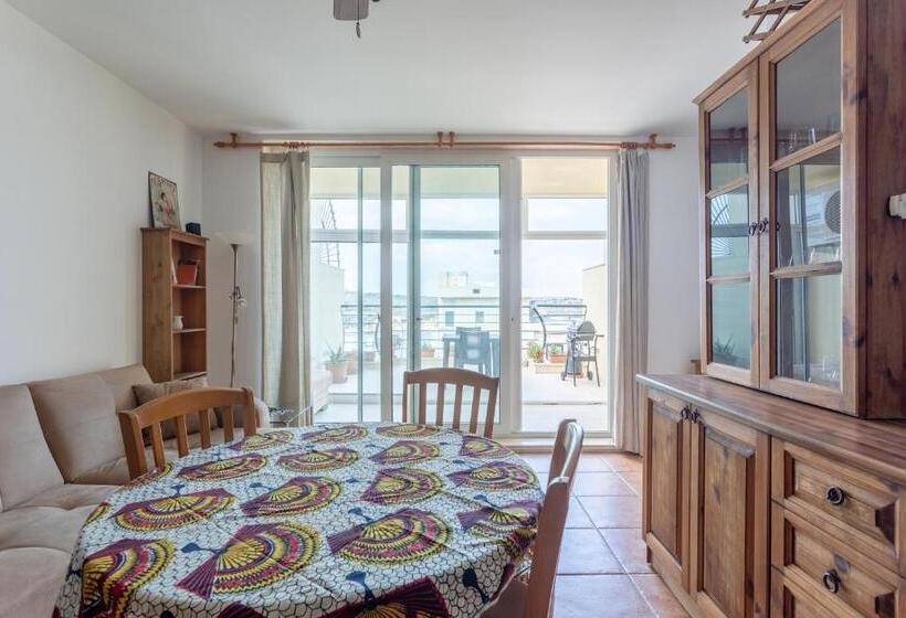Sea View Apartment In St Paul S Bay