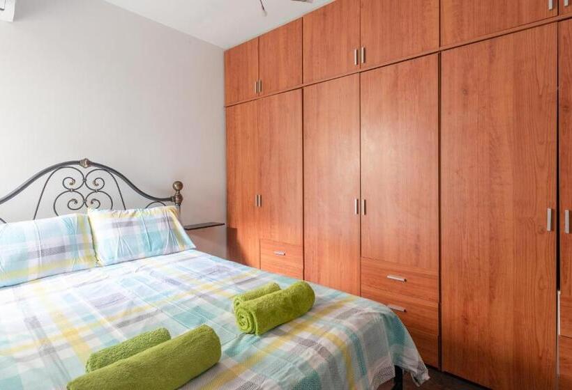 Sea View Apartment In St Paul S Bay