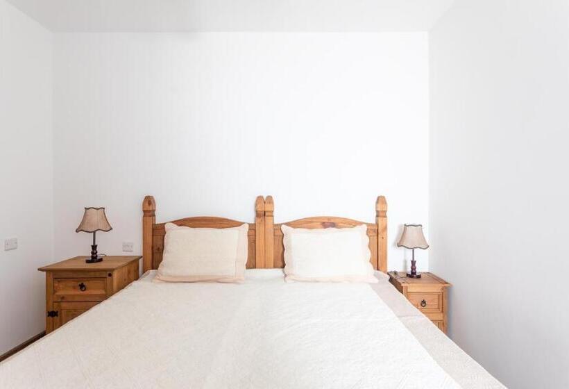 Sea View Apartment In St Paul S Bay