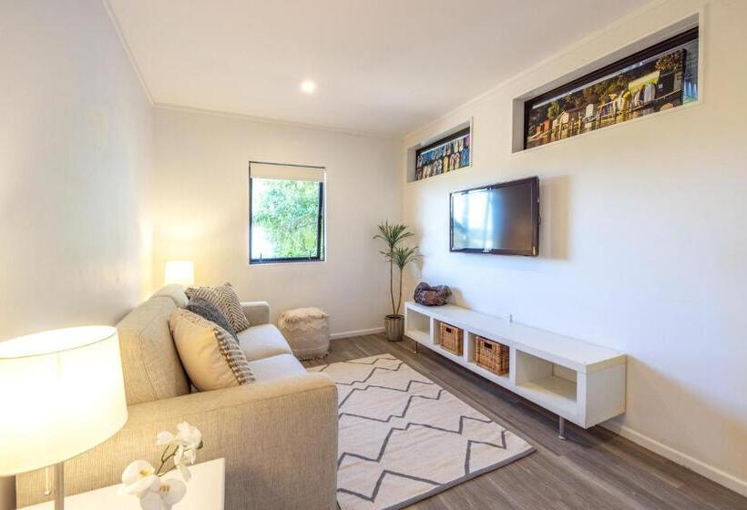 Skomer House Stay Waiheke