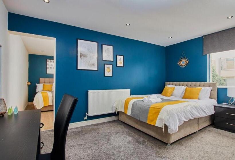 Spacious City Centre 3 Bedroom, 3 Bathroom