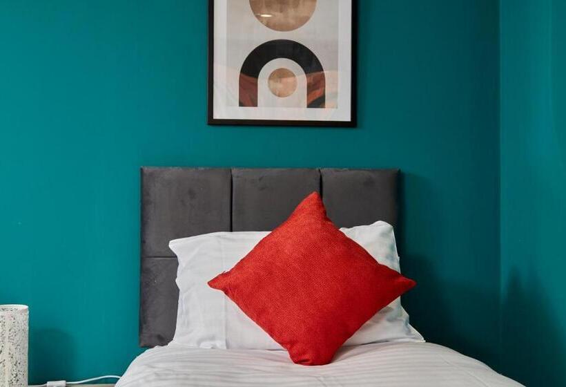 Spacious City Centre 3 Bedroom, 3 Bathroom