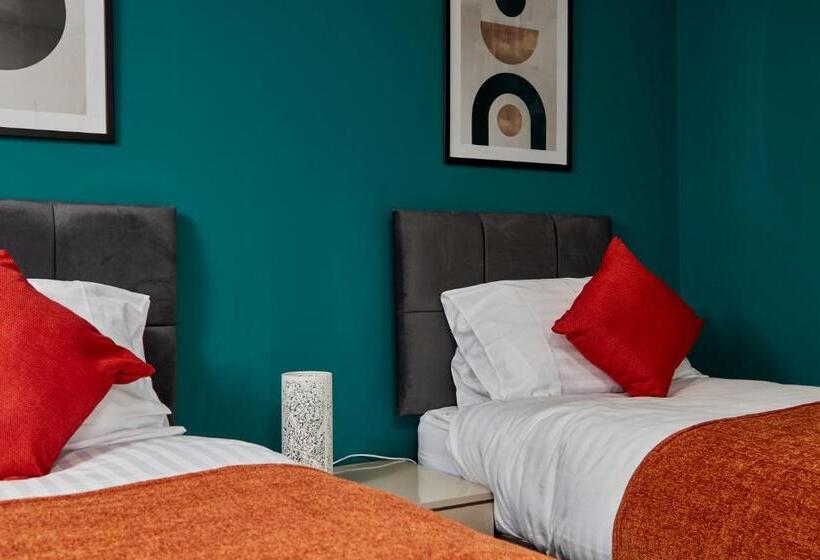 Spacious City Centre 3 Bedroom, 3 Bathroom