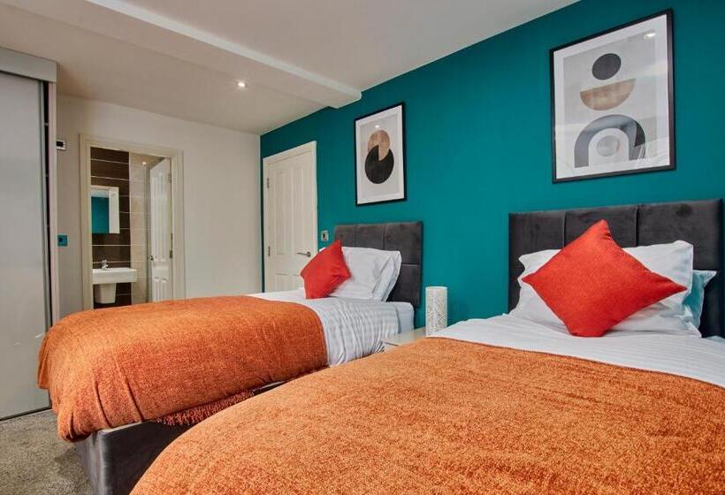 Spacious City Centre 3 Bedroom, 3 Bathroom