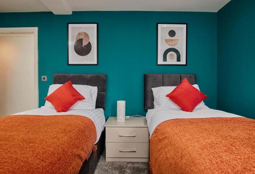 Spacious City Centre 3 Bedroom, 3 Bathroom