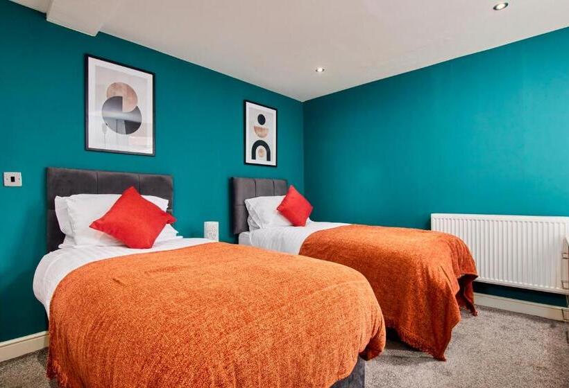 Spacious City Centre 3 Bedroom, 3 Bathroom