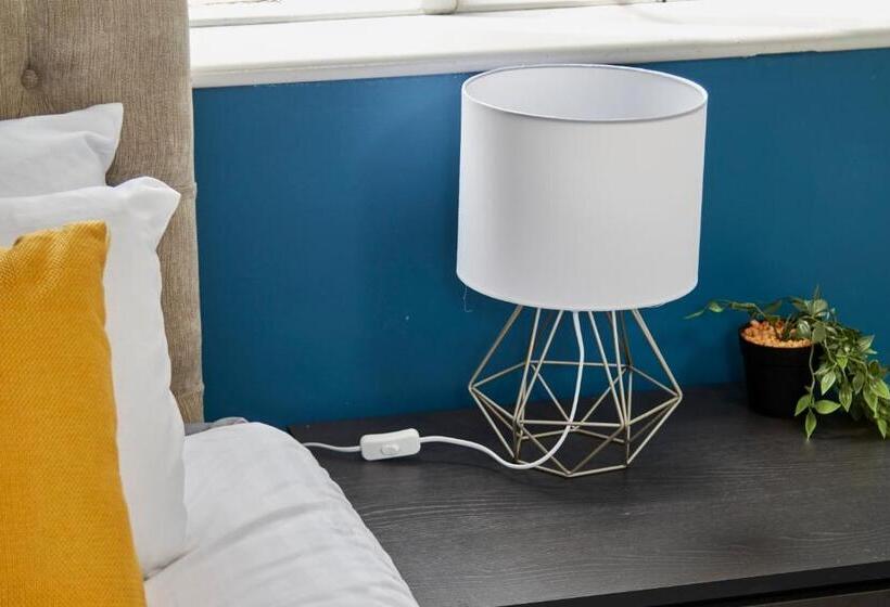 Spacious City Centre 3 Bedroom, 3 Bathroom