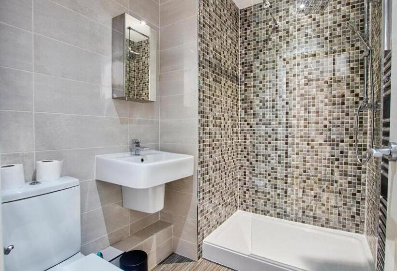 Spacious City Centre 3 Bedroom, 3 Bathroom