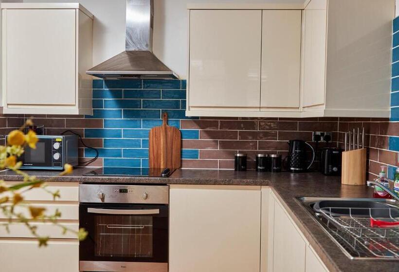 Spacious City Centre 3 Bedroom, 3 Bathroom