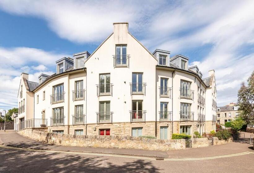 The Argyle Apartment   Luxury   Parking